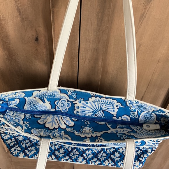 Vera Bradley Tote - Picture 5 of 8